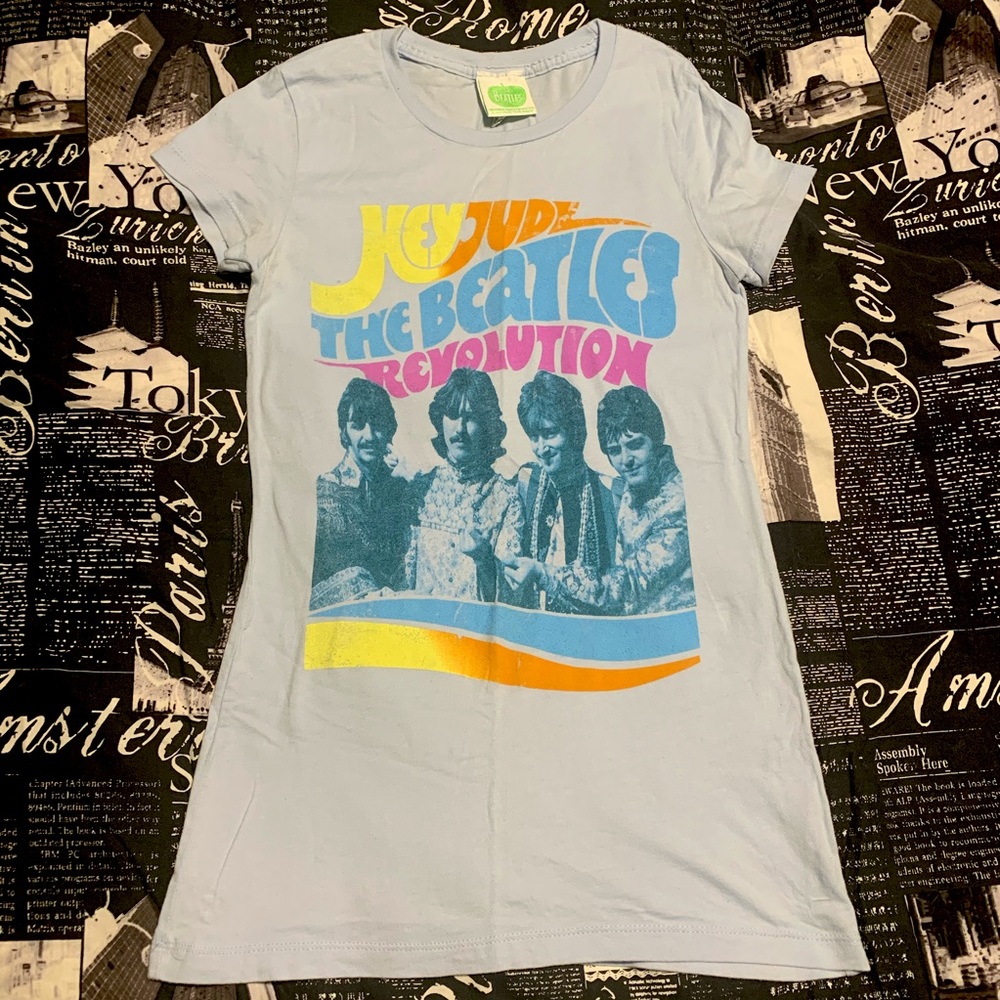 Beatles baby blue tee size small - like new!